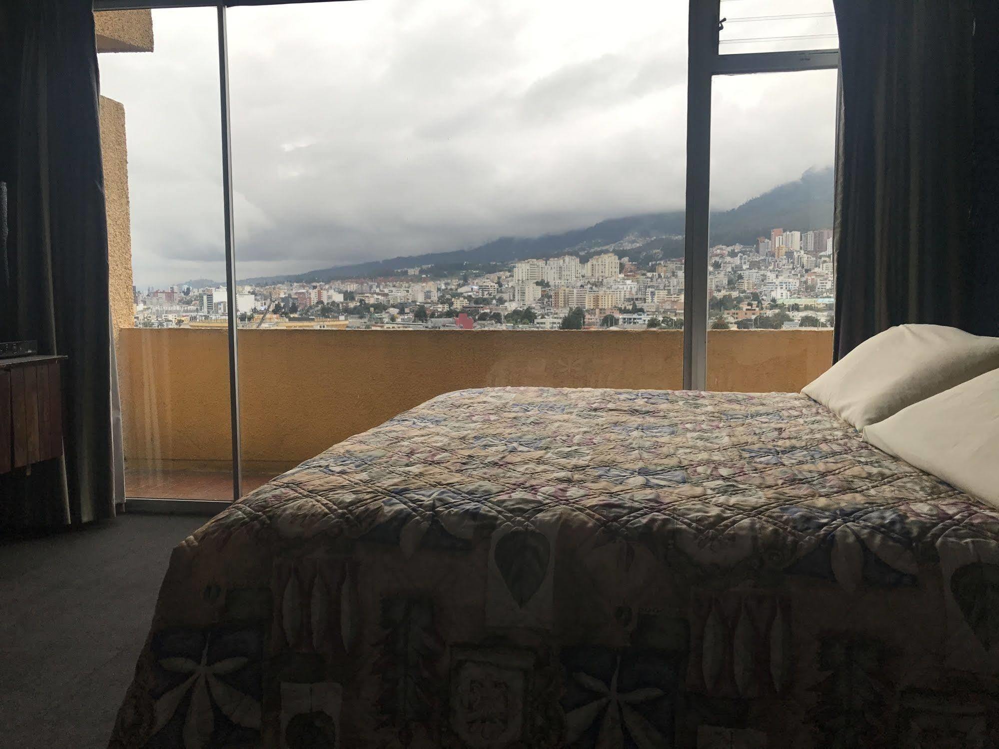 Hotel Savoy Inn Quito Extérieur photo